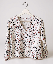 Load image into Gallery viewer, Blouse (small)
