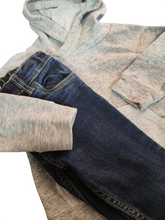 Load image into Gallery viewer, Outfit (size 3) skinny jeans

