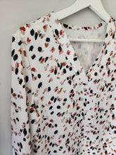 Load image into Gallery viewer, Blouse (small)
